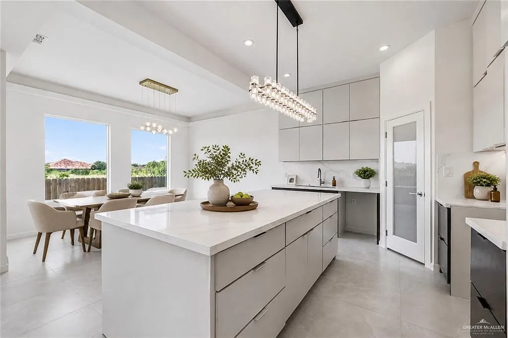 3 bed, 3.5 bath, 2114 sqft, $2,500 — Photo 3