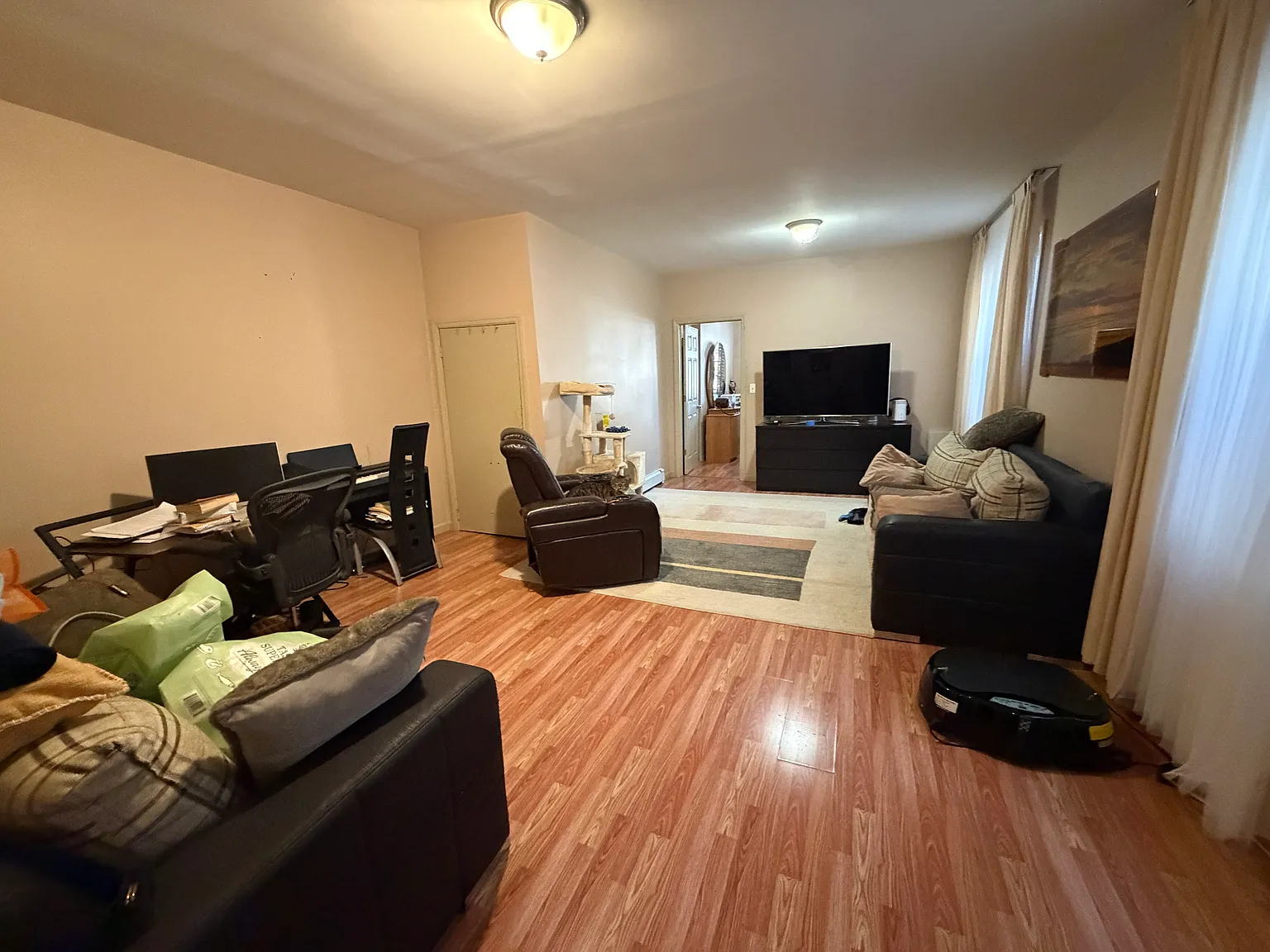 3 bed, 1000 sqft, $2,600 — Photo 1