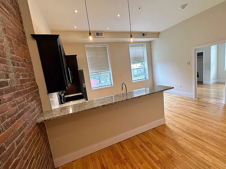 21 Williams St #2C — Photo 2