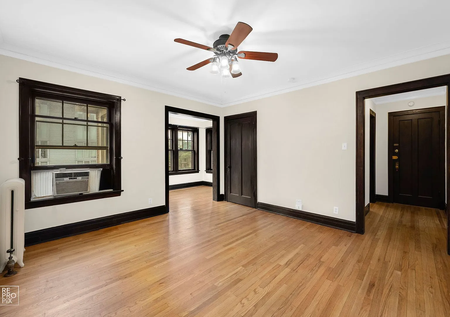 Sweet Oak Park One Bed in a Great Location — Photo 2