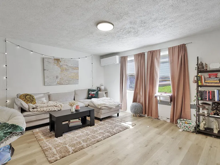 Charming 1, 2, and 3-Bedroom Townhomes in a Quiet Pittsburgh Neighborhood — Photo 67