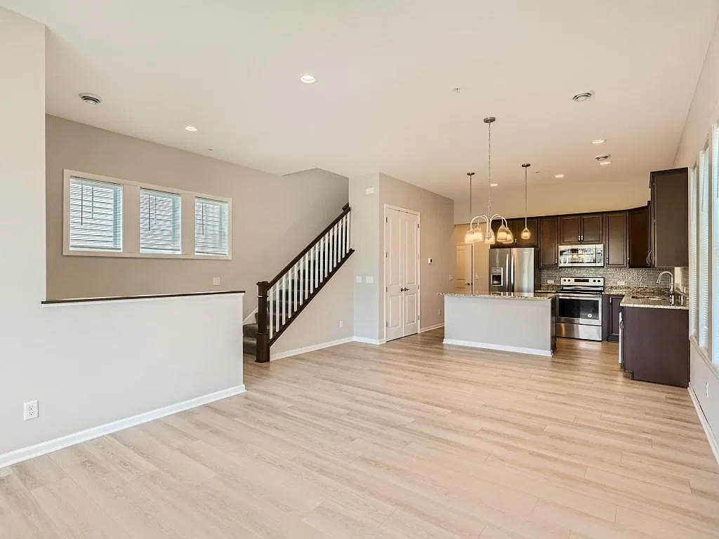 3 bed, 2.5 bath, 1879 sqft, $2,795 — Photo 3