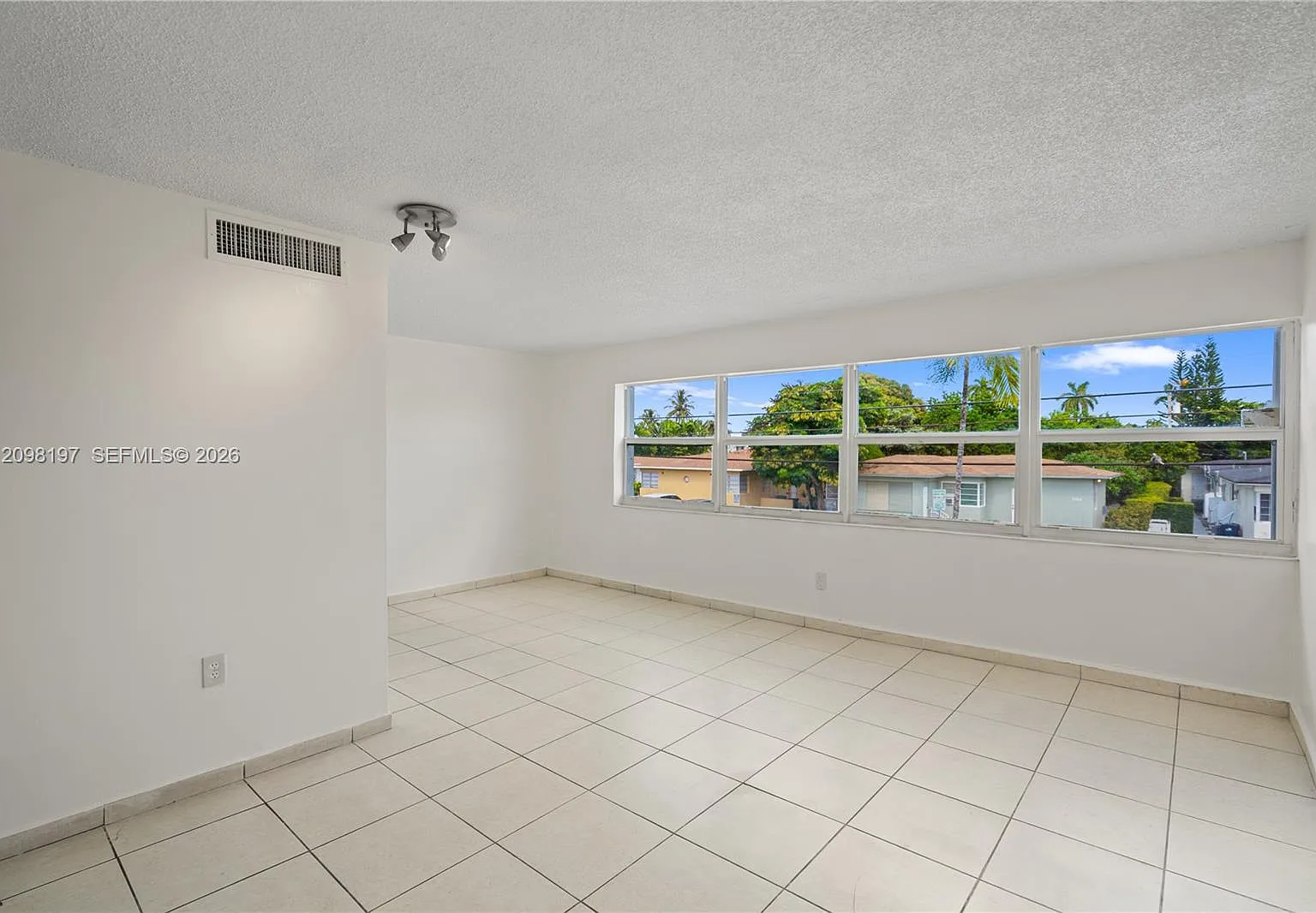 Enclave Tower Condo — Photo 3