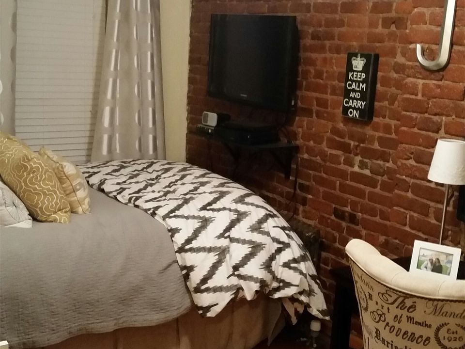 2nd image of 614 Hudson St APT 4