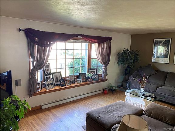 3rd image of 336 Wellington Ave