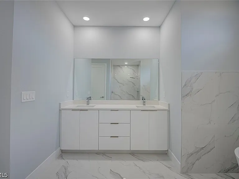 872 Spaulding St E — Photo 18