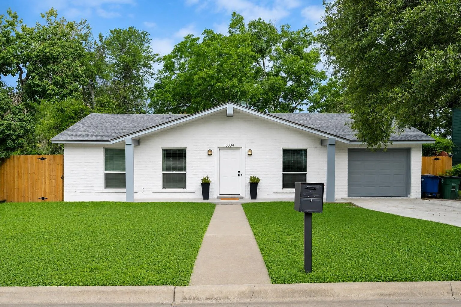 3 bed, 2.0 bath, 1444 sqft, $2,800 — Photo 1