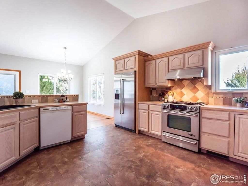 1670 Stove Prairie Cir