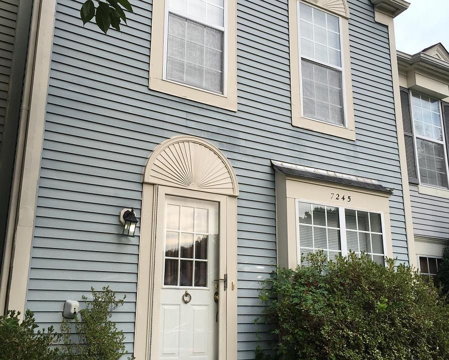 Townhouse with parking, fenced yard (June 3, 2017)