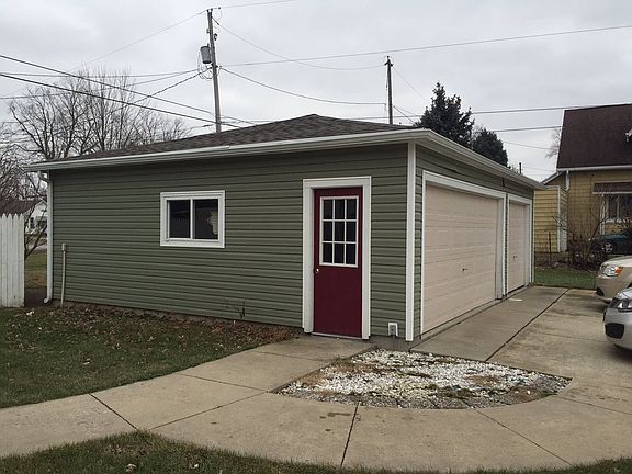 4th image of 221 Hopkins St