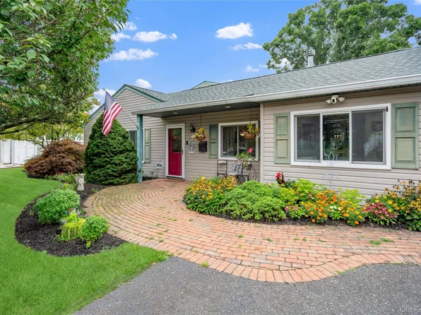 411 8th Street, Bohemia, NY 11716