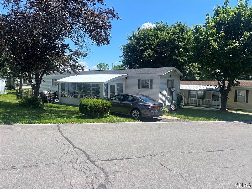 1st image of 4 Singleton Dr