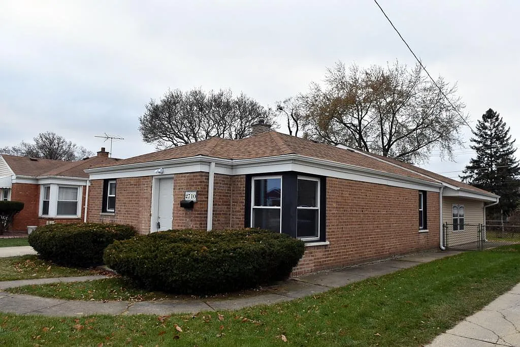 2710 Reuter St — Photo 1