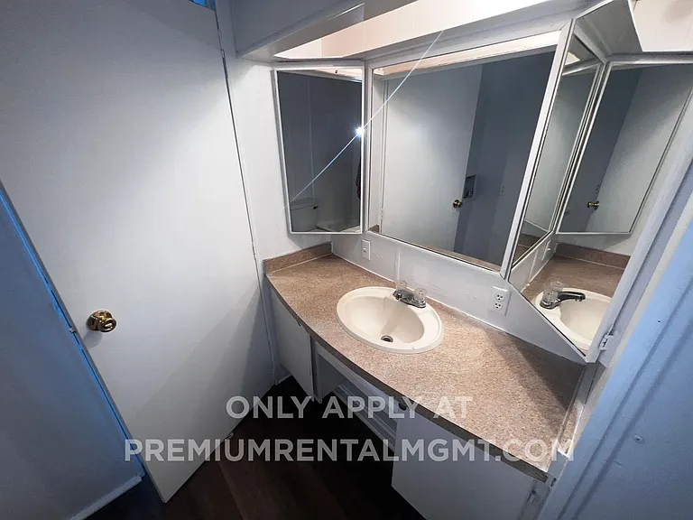 1193 S Christiana Ave — Photo 10