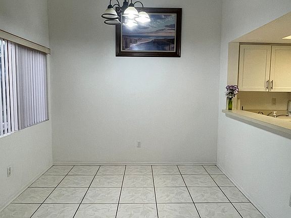 4th image of 2562 Lakeway Branch Dr Unit 2562