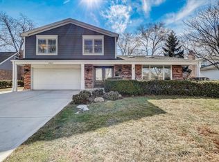 2453 Rebecca Ln, Glenview, IL 60026