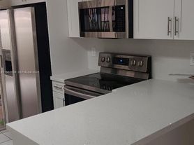 7885 W 29th Ln, Hialeah, FL