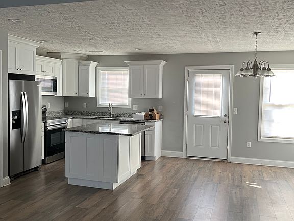 3rd image of 460 White Dogwood Dr