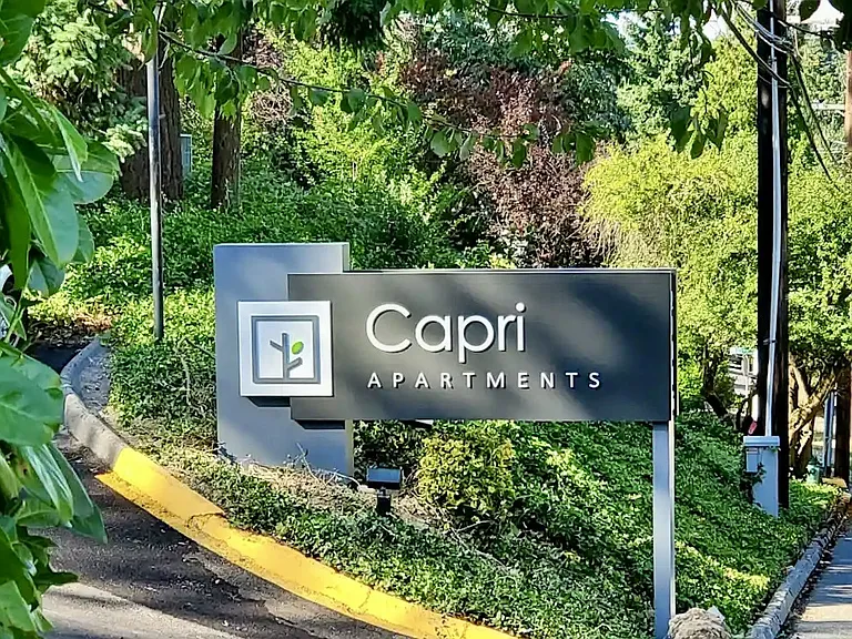 Capri Apartments — Photo 16