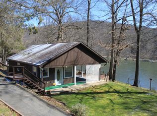 1042 River Dr, Franklin, PA 16323
