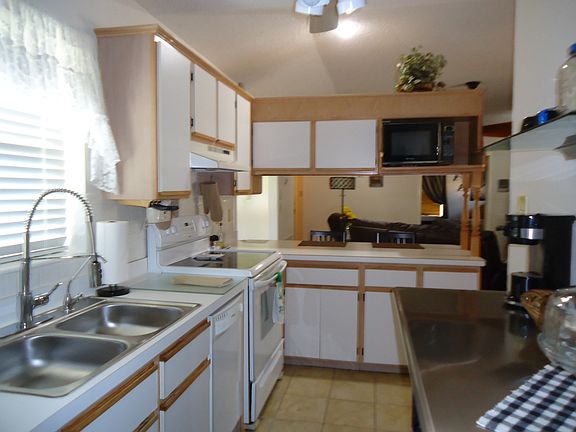 3rd image of 158 Willow Cir