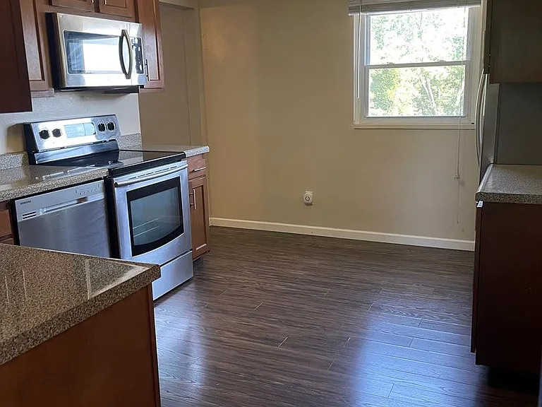250 Locust St — Photo 4