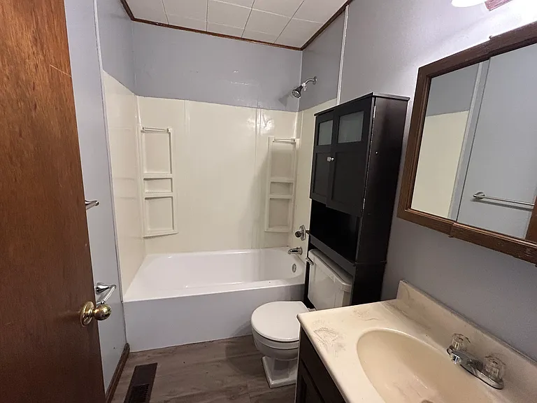 821 E Parkland Ave — Photo 2
