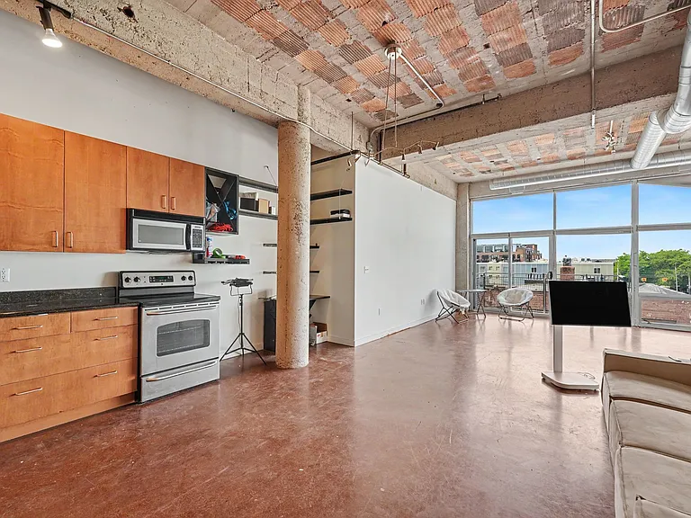 55 W Canfield St #302 — Photo 9