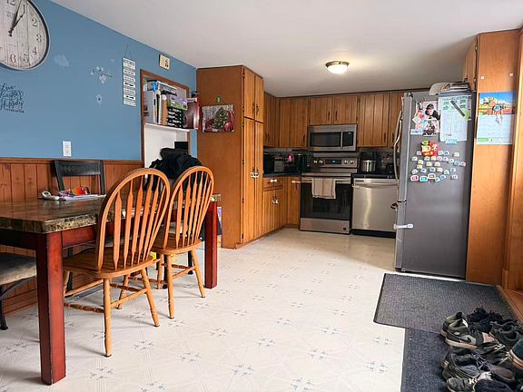 3rd image of 51 Water St E