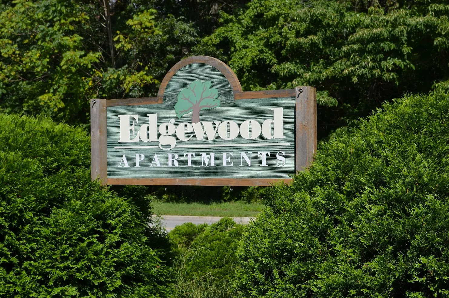 Edgewood Apartments — Photo 1