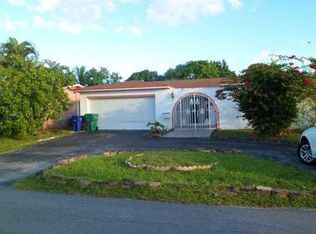 8457 Long Acre Dr, Miramar, FL 33025