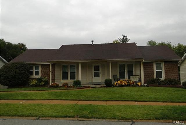 1st image of 332 Oakleigh Woods Dr