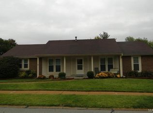332 Oakleigh Woods Dr, Ballwin, MO