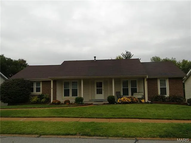 332 Oakleigh Woods Dr photo 1