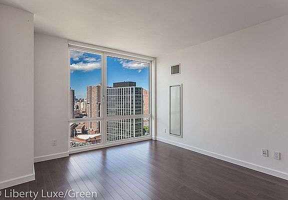 4th image of 200 E End Ave #20C