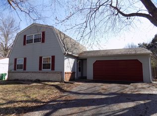 300 Country Meadow Ln, Belleville, IL