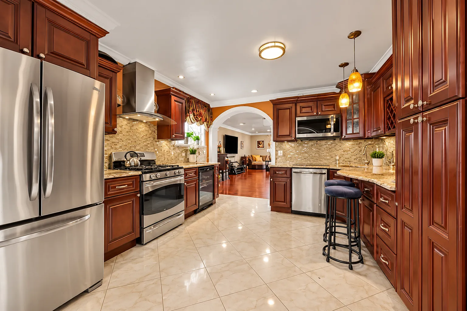 3 bed, 3.5 bath, 12703 sqft, $6,500 — Photo 4