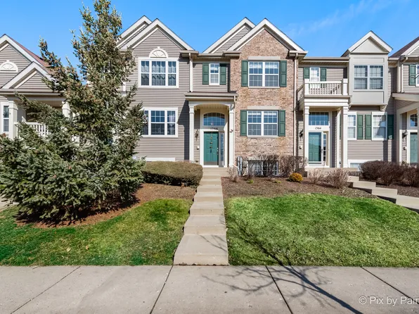 1566 Windward Dr, Hampshire, IL 60140