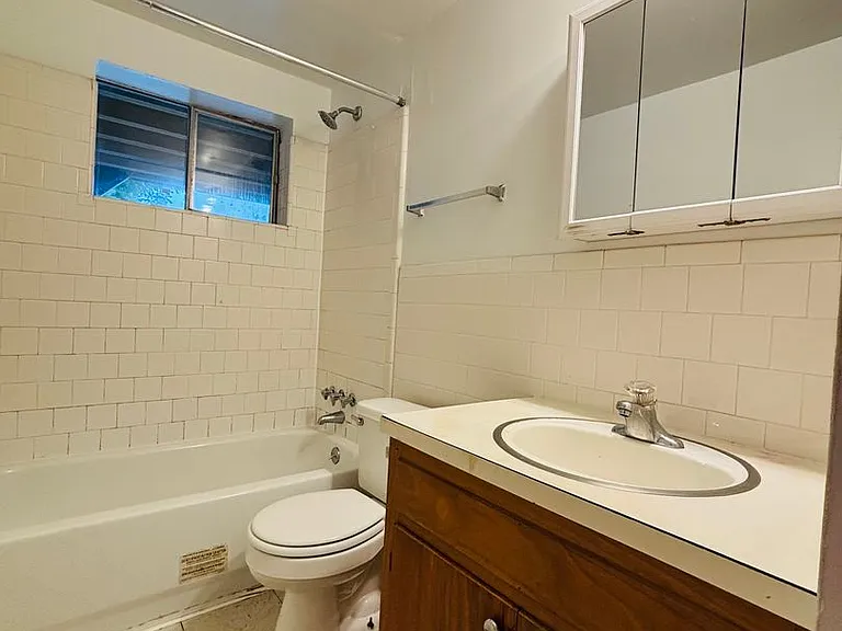 2 Bedroom, 1 Bath Apartments — Photo 5