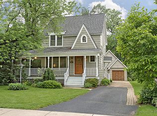 946 Highland Ave, Glen Ellyn, IL
