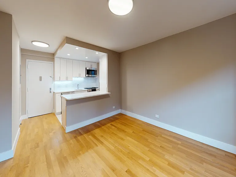 310 Greenwich St #3105J — Photo 1