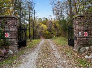 2631 Lakeville Rd, Oxford, MI 48370