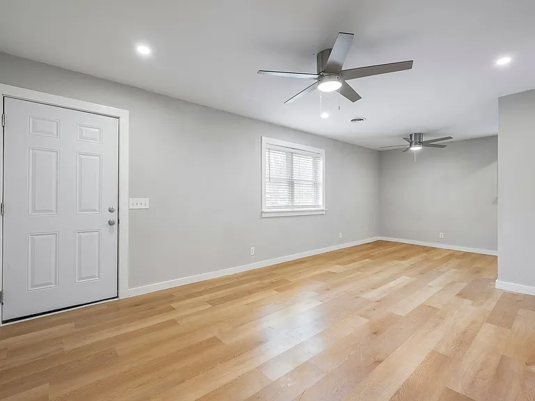811 N Pleasant St — Photo 11