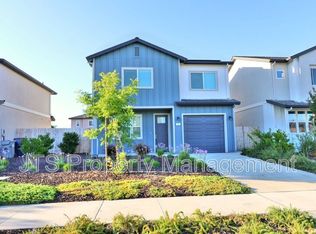 5 Oak Manor Way, Sacramento, CA