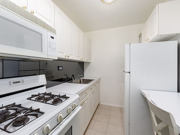 3rd image of 122 Ashland Pl APT 16D