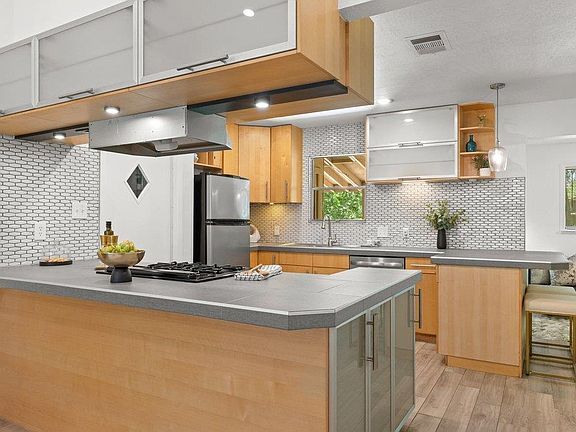 4th image of 4904 Enchanted Ln