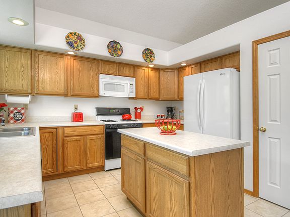 4th image of 7664 Scarborough Dr