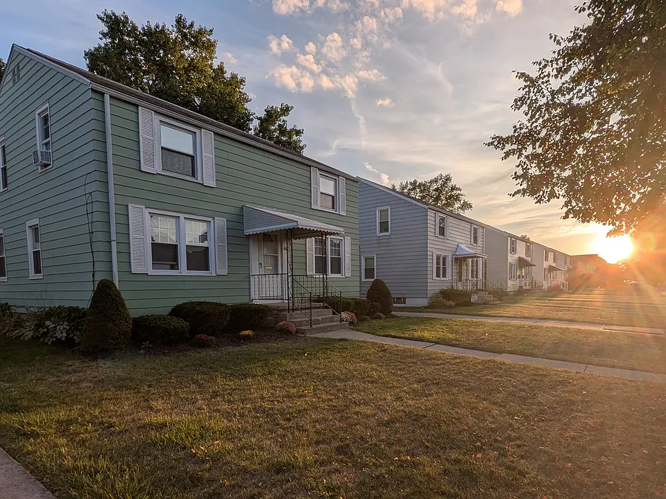 486 Linden Ave