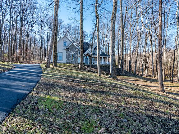 2nd image of 17861 Stoneleigh Dr