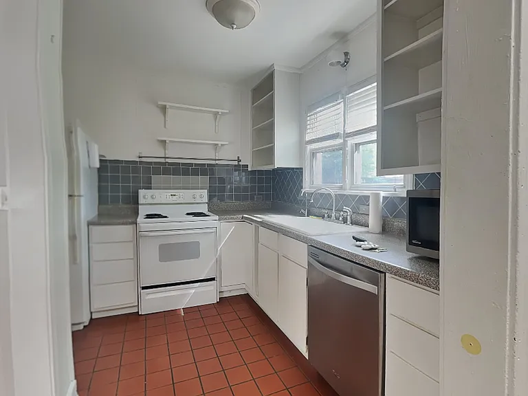 805 Northwood Rd — Photo 10